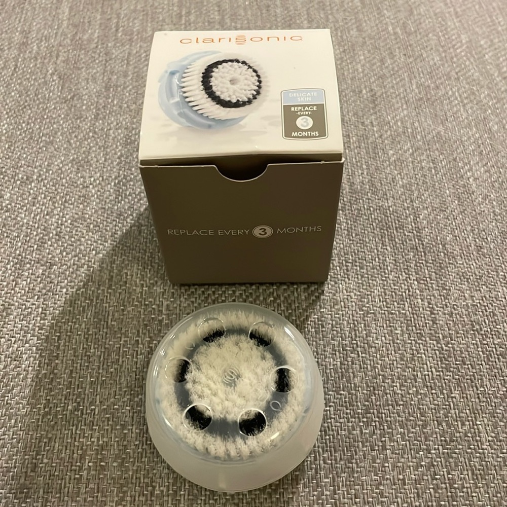 New Clarisonic replacement brush head for delicate skin one count in box